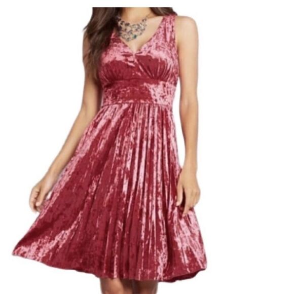 Modcloth Splendorous Spree Velvet Dress in Wine - Picture 2 of 16